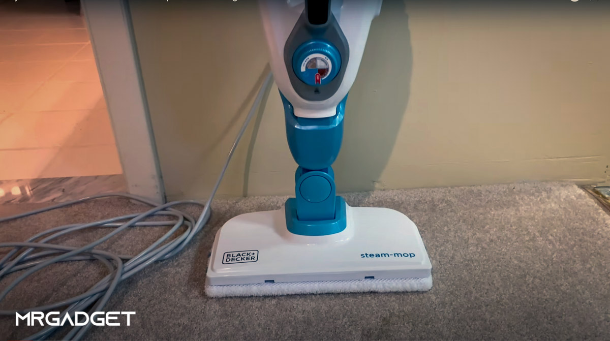 Reviewing the BLACKDECKER Steam Mop in person