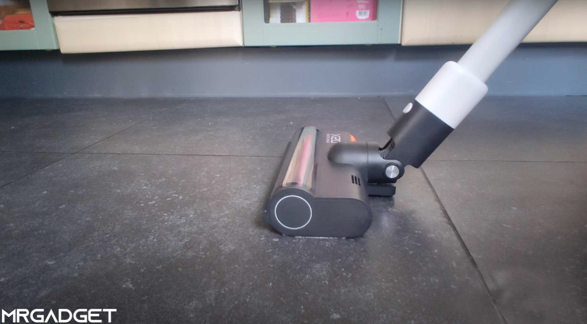 Reviewing the Xiaomi Stick Vacuum in person